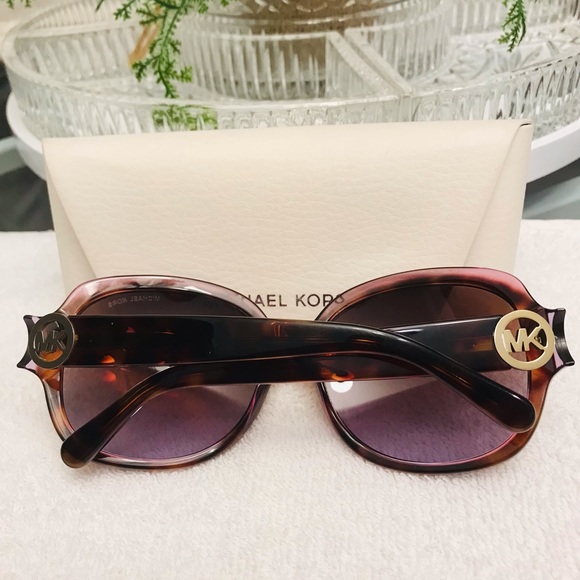 LADY’S LARGE MICHAEL KORS SUN GLASSES WITH CASE.